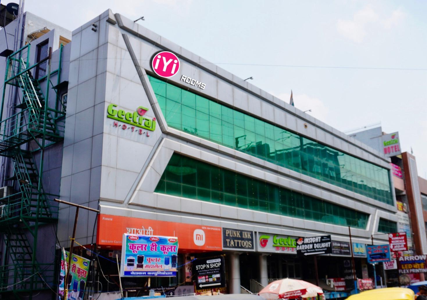 iYi Lavish Hotel Geetraj - Facade