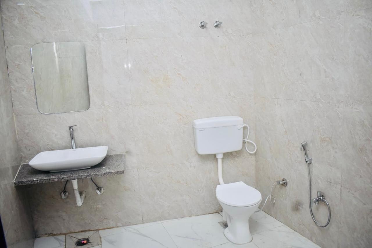 iYi Lavish Ganga Solitude Resort - Washroom