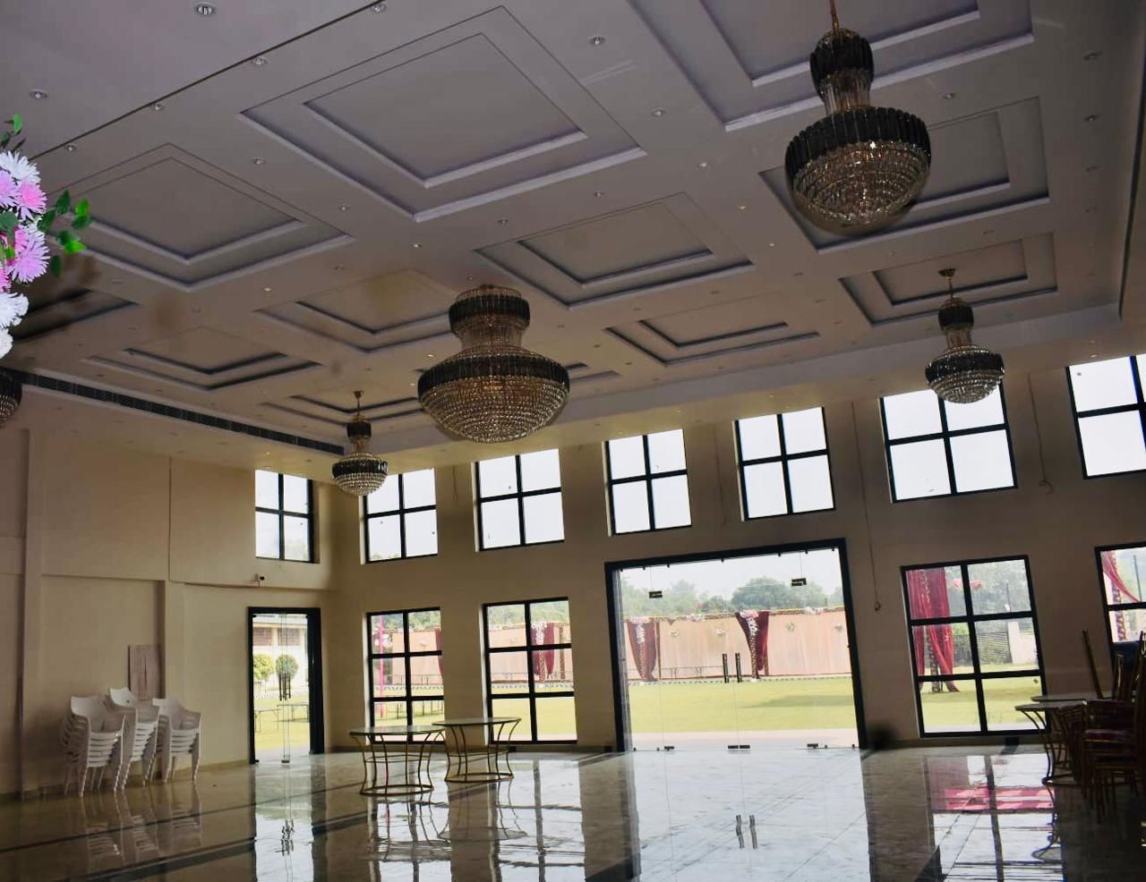 iYi Lavish Ganga Solitude Resort - Reception